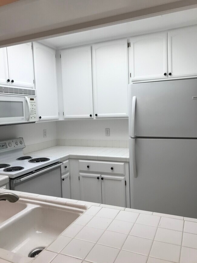 Foto del edificio - 245 Arbor Way