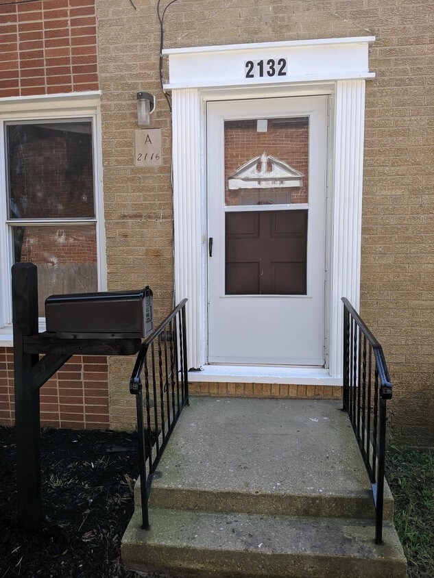 2132 Hebron Ave, Zion, IL 60099 Townhouse for Rent in Zion, IL