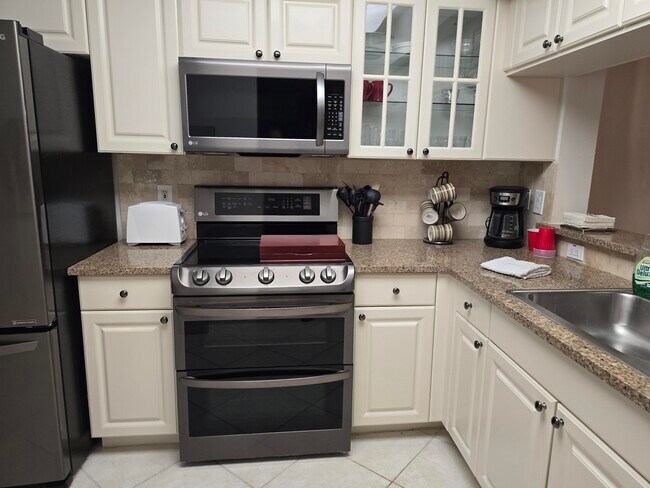 Building Photo - 12547 Imperial Isle Dr