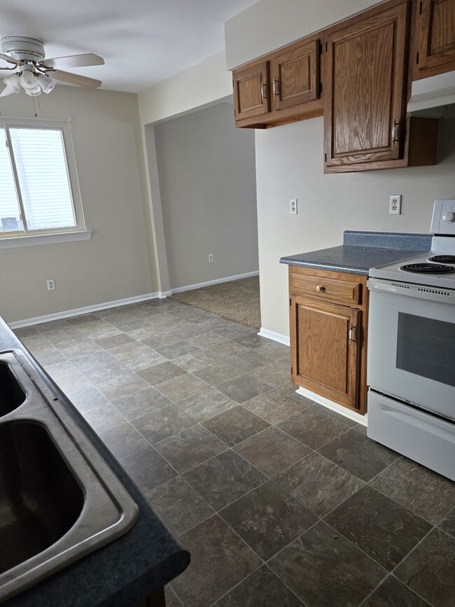 Building Photo - 2622 Maple St