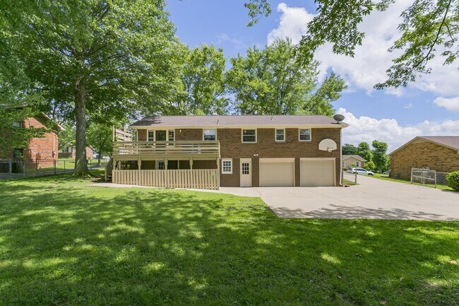 Building Photo - 105 Raindrop Ln