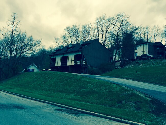 Building Photo - 210 Ridge Ave