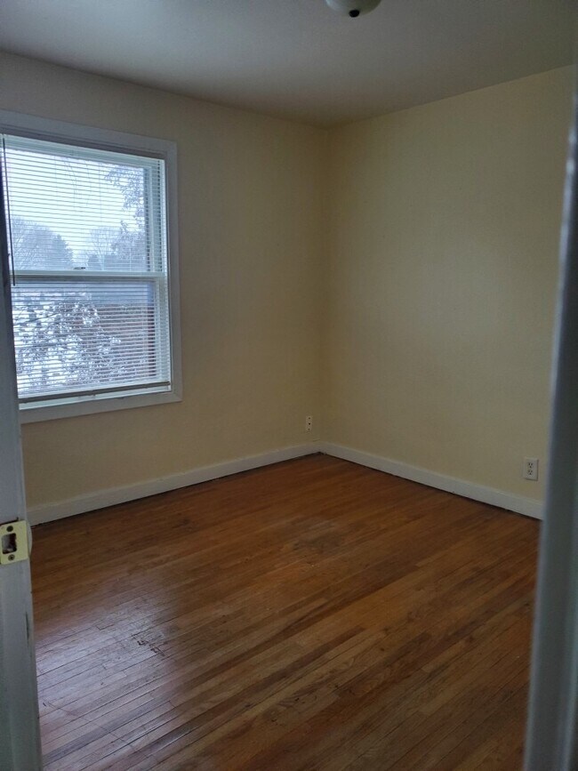 Foto del edificio - 1223 W Mullan Ave
