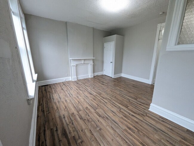 Building Photo - 4642 Virginia Ave