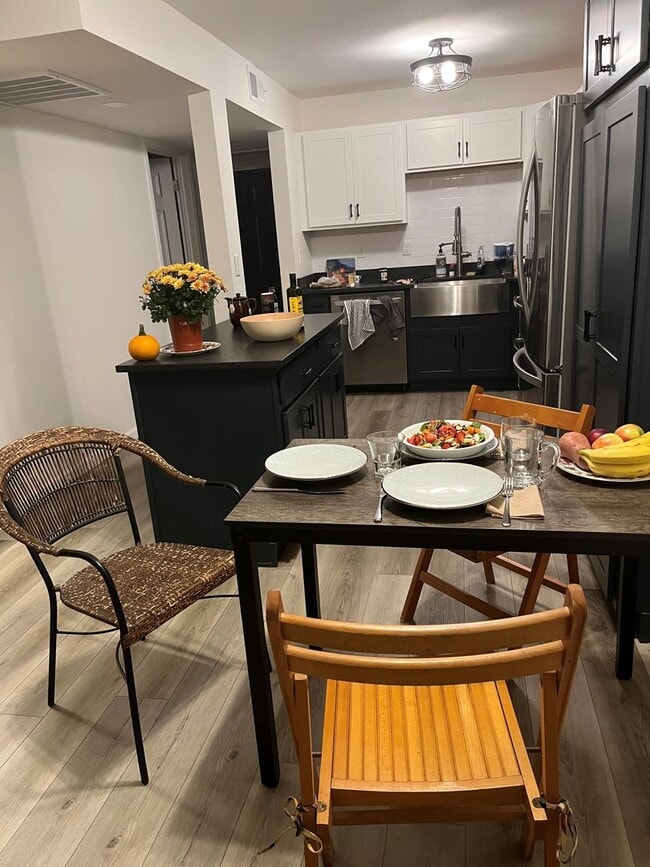 Building Photo - Large Two bedroom, Two Bath Furnished, all Inclusive short to mid term rental.