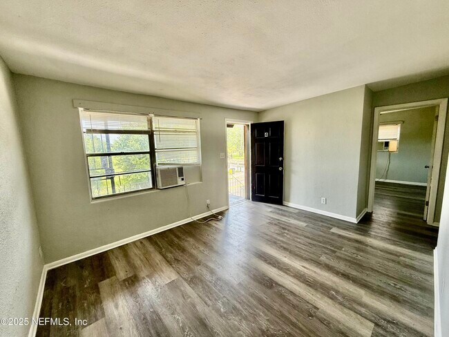 Foto del edificio - 2719 Fairfax St