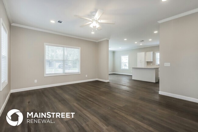 Building Photo - 513 Emma St