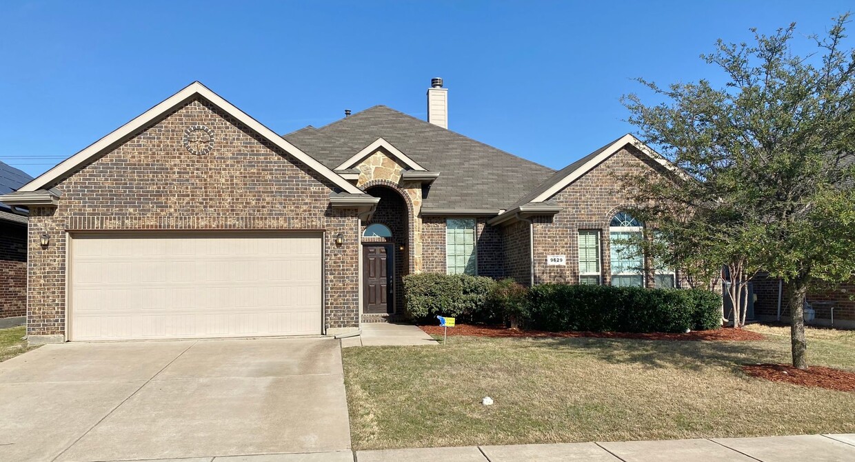 Foto principal - 4 BEDROOM HOME IN SUMMER CREEK RANCH!