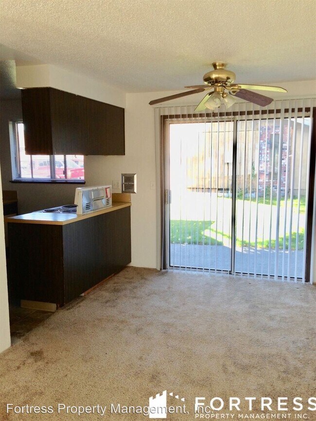 Foto del edificio - 8625-8633 SE Insley St