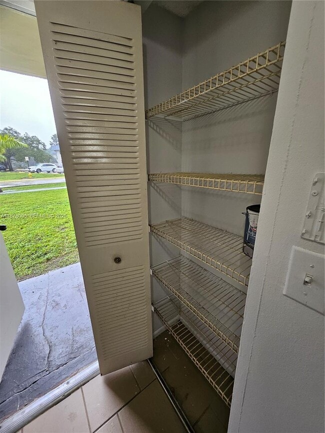 Building Photo - 7820 S Colony Cir