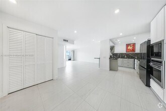 Building Photo - 1450 Lincoln Rd