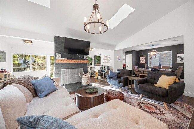 Foto del edificio - 705 Russet Valley Dr