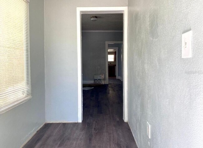 Building Photo - 2237 Auburn S, Unit A; St Petersburg, FL 3...