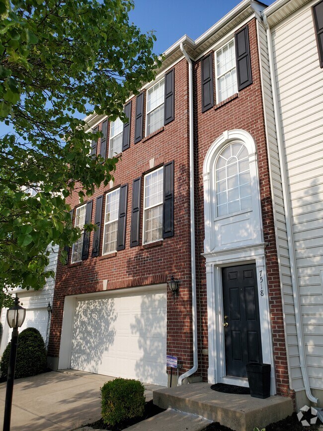 The Falls of Landen Condominiums Apartments for Rent Maineville, OH