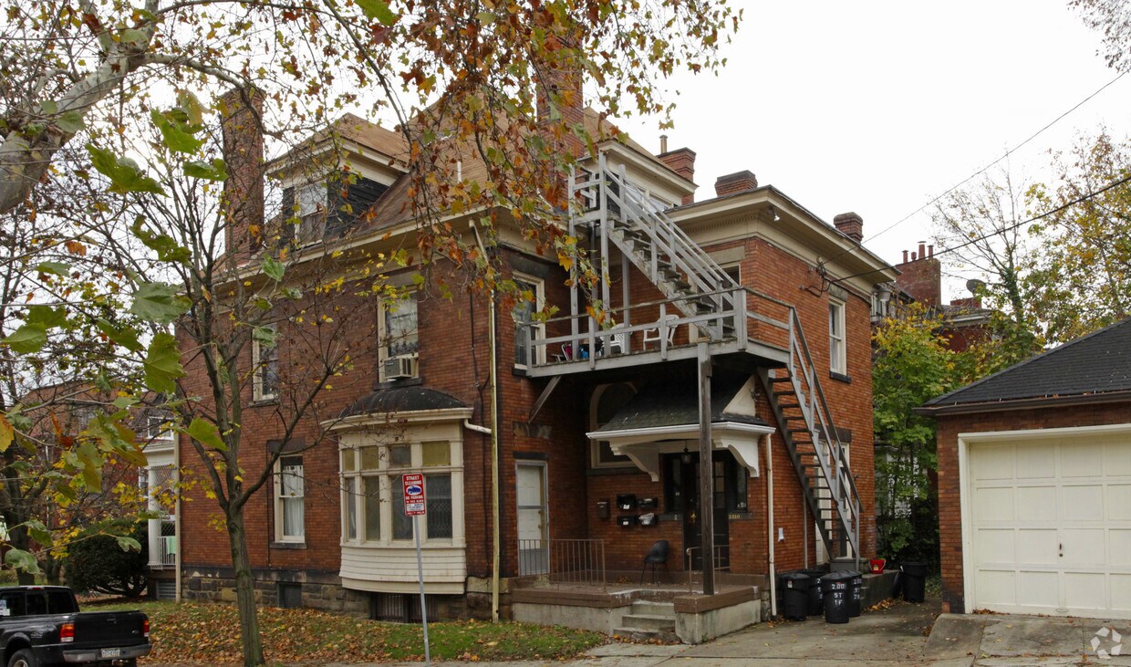 Building Photo - 200 Stratford Ave