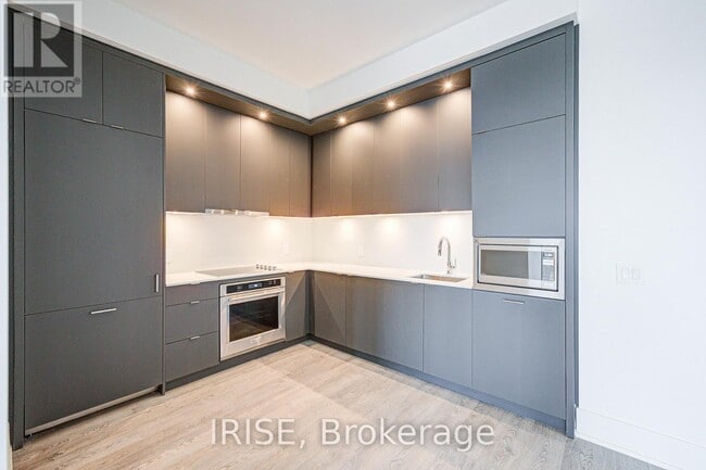 Building Photo - 115 Denison Ave