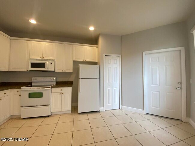 Building Photo - 240 Bauer Cir