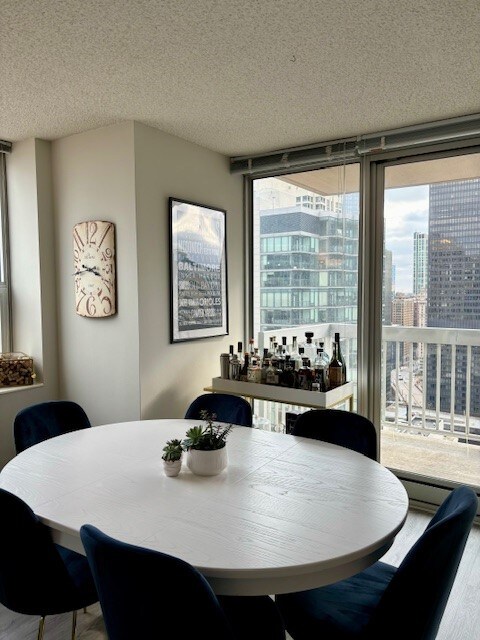 Foto del edificio - 540 N State St