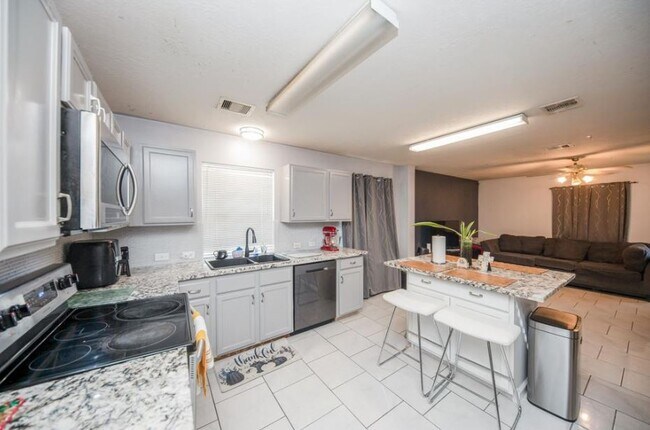 Foto del edificio - 4023 Rain Willow Ct