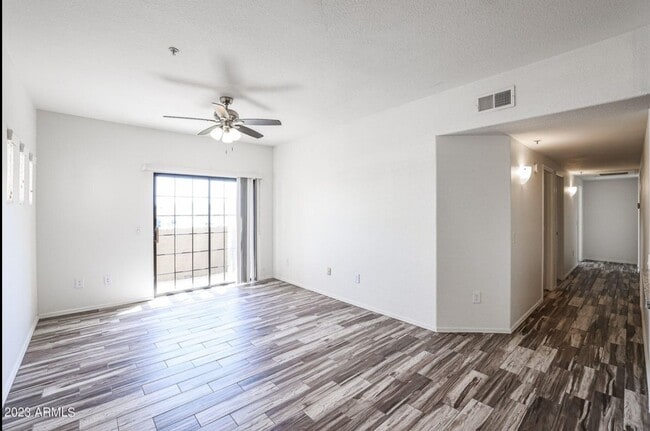 Foto del edificio - 3434 E Baseline Rd