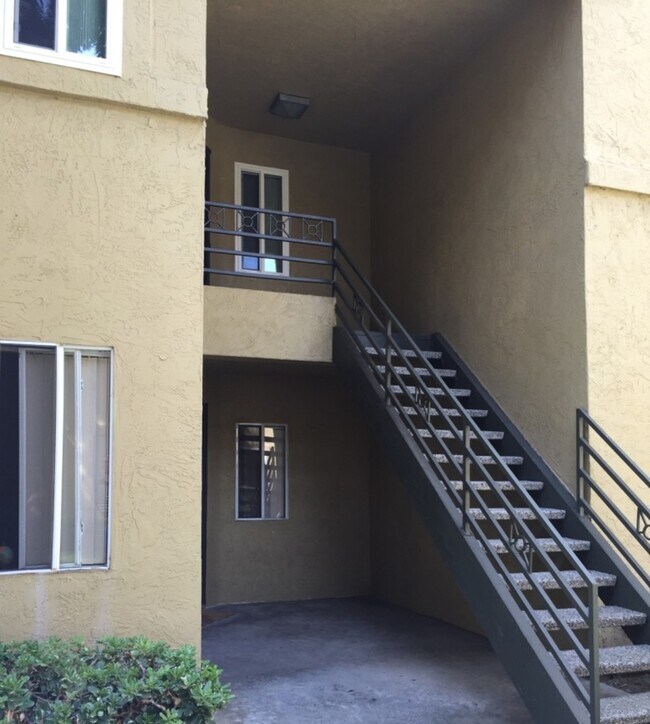 Foto del edificio - Fully furnished 1 bedroom condo and office...