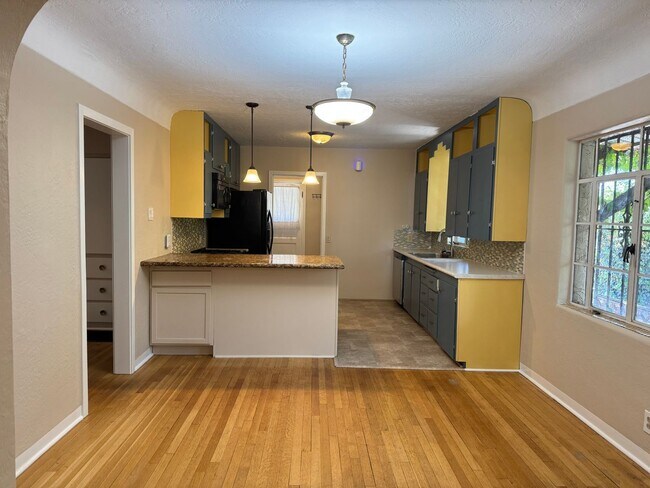 Foto del edificio - North Campus Gem!