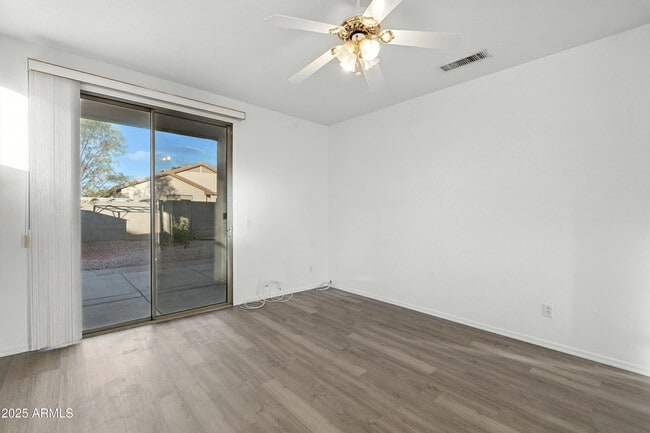 Foto del edificio - 8815 N 66th Ave