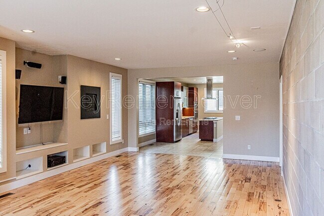 Foto del edificio - 4186 Utica St