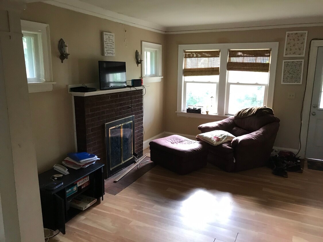 Primary Photo - 1616 Waverly Ave
