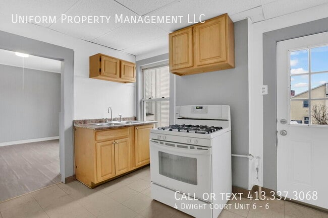 Foto del edificio - 4 Dwight Ct