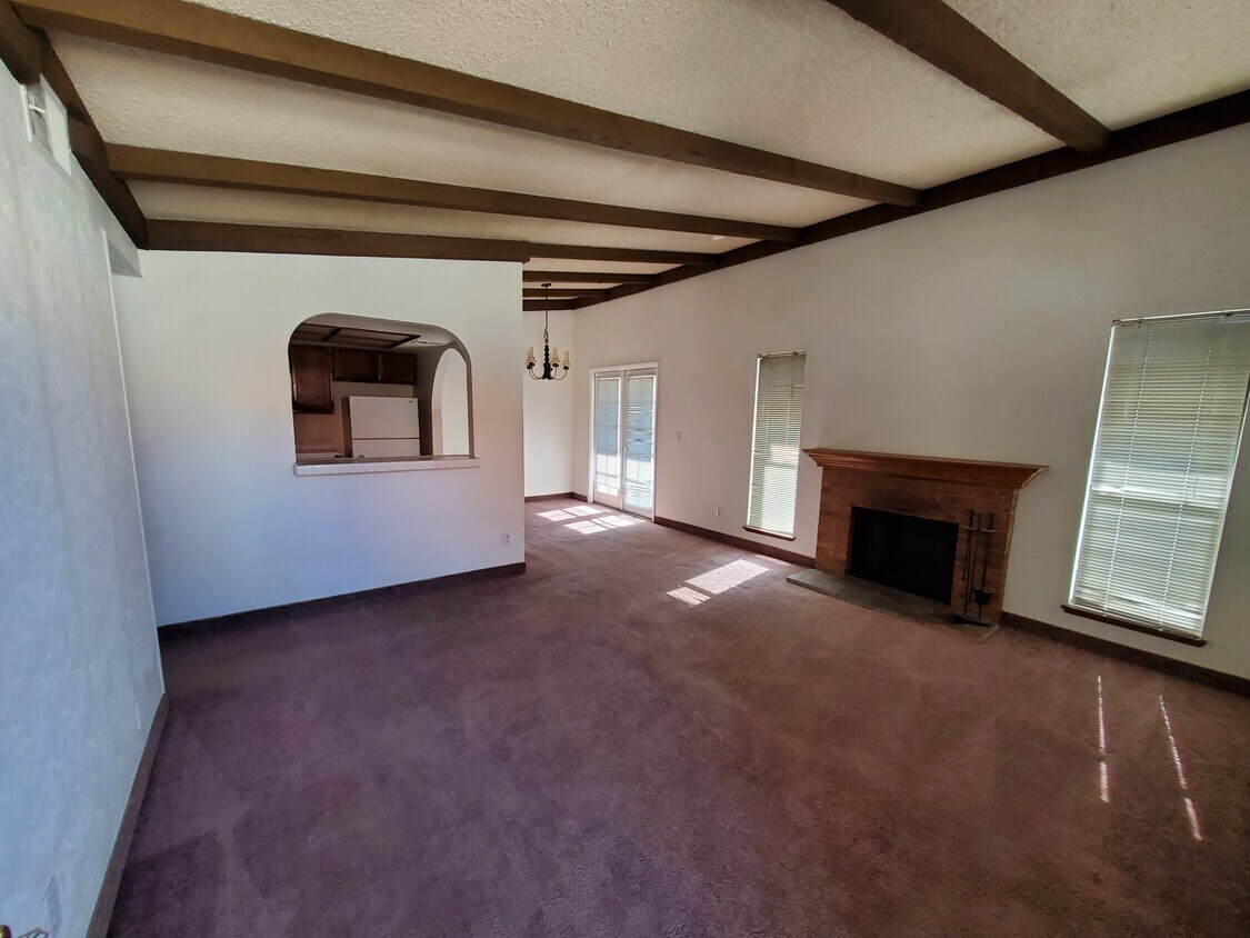 Primary Photo - 6125 W Oakey Blvd