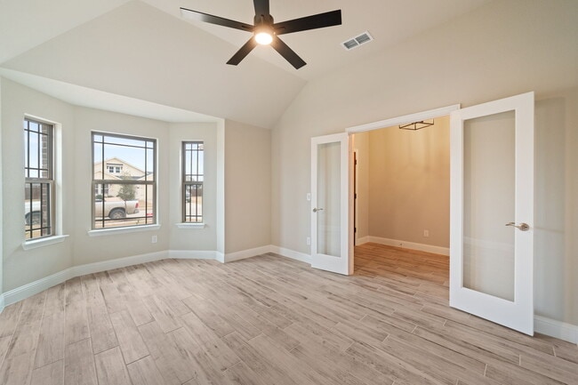 Building Photo - 612 Kyle Dr