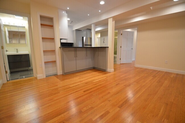 Foto del edificio - 1824 Beacon St