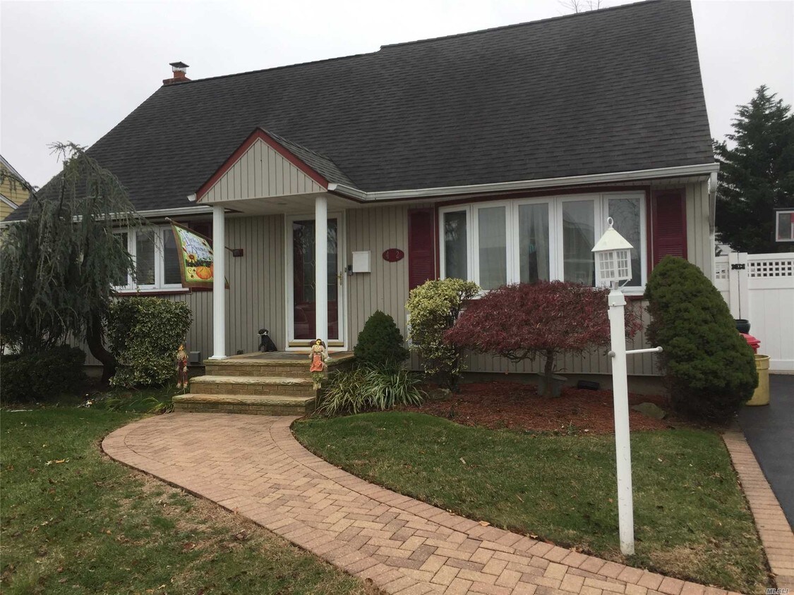 Primary Photo - 42 Croyden Ln