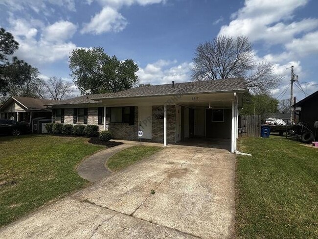 Foto del edificio - 6617 Whippoorwill Ln