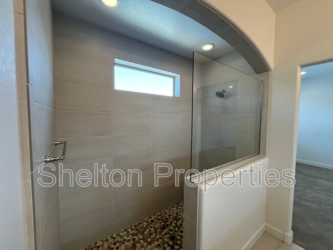 Building Photo - 20711 W Medlock Dr