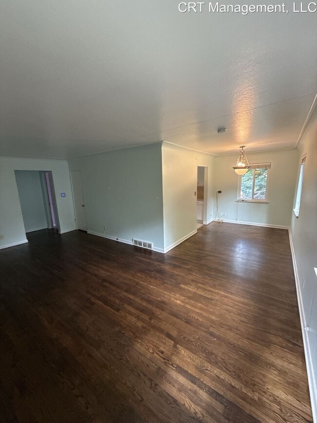 Building Photo - Charming 2-Bedroom Duplex Close to DU
