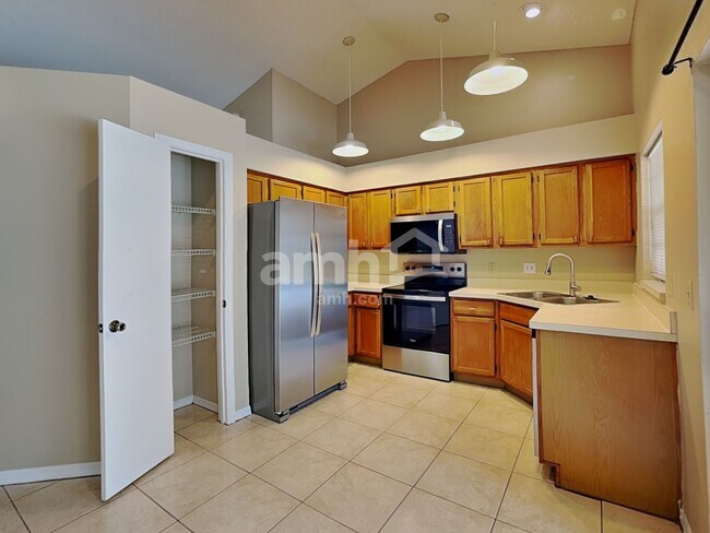 Building Photo - 1056 Condor Pl