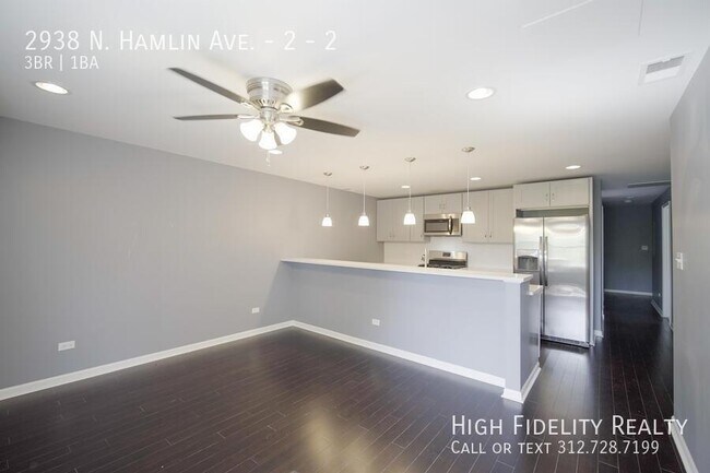 Foto del edificio - 2938 N Hamlin Ave
