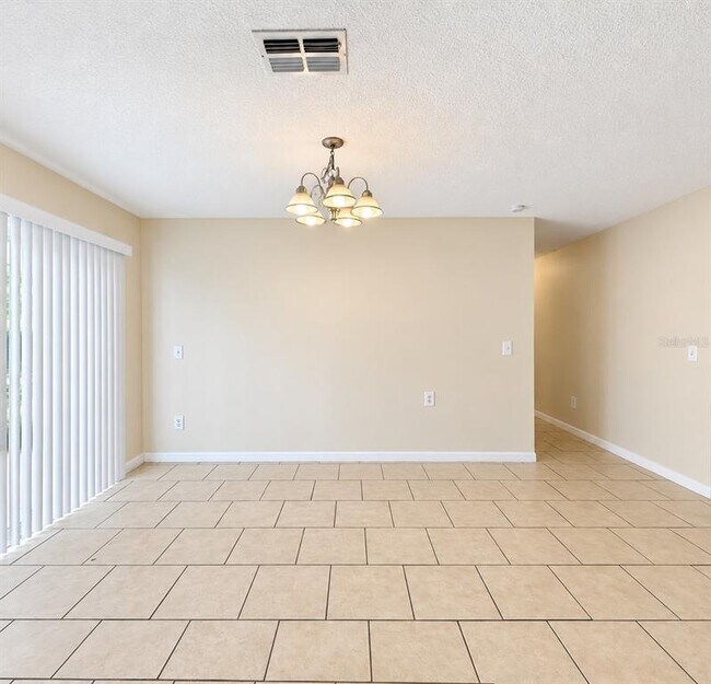 Foto del edificio - 1210 E Holland Ave