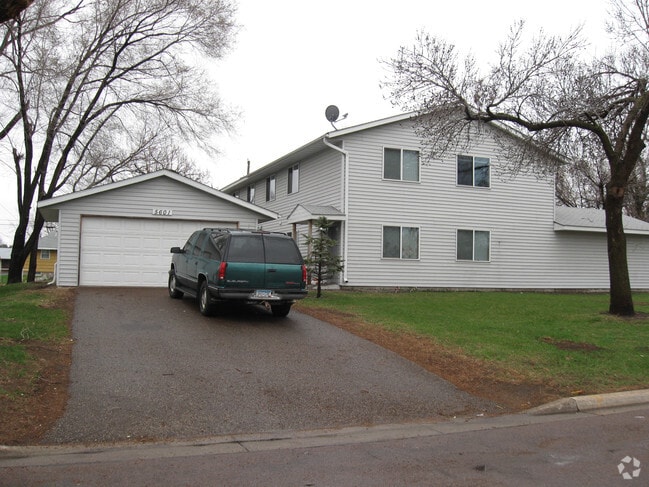 Building Photo - 5601-5607 4th St NE
