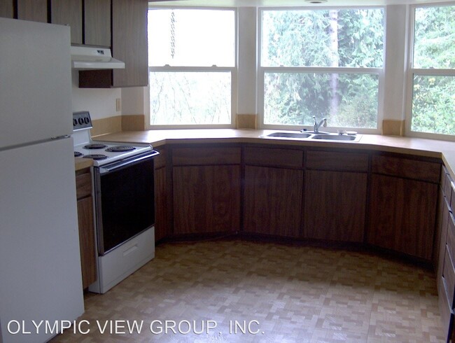 Building Photo - 2 br, 2.5 bath House - 33 STILLSON ROAD