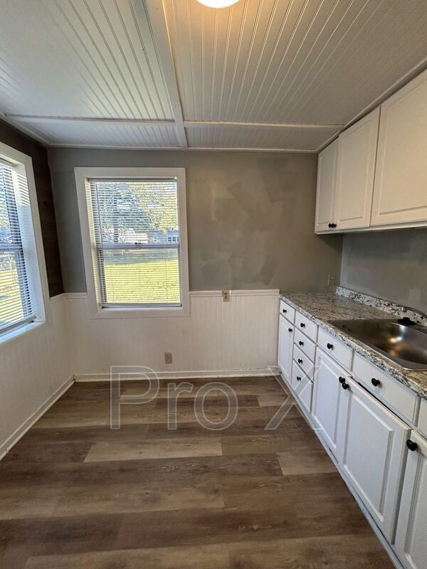 Building Photo - 468 Fieldcrest Dr