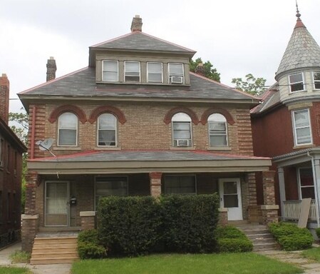 Primary Photo - 58 W 10th Ave