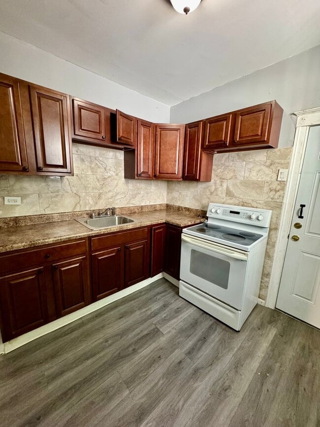 Foto del edificio - Charming 3-Bedroom Home on the East Side o...