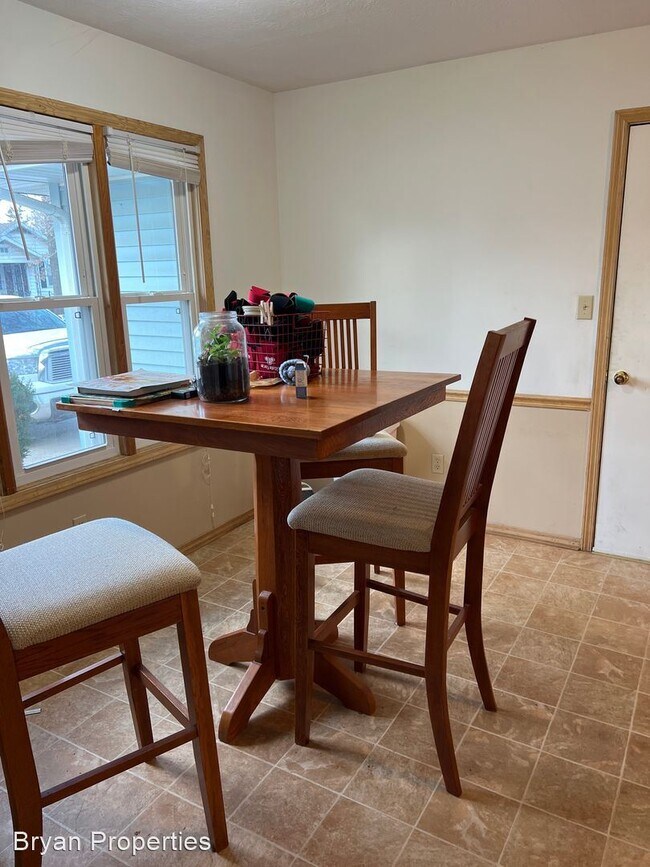 Foto del edificio - 3 br, 2 bath House - 1216 S. Florence Ave