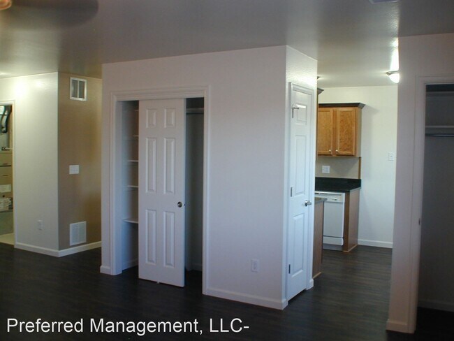 Building Photo - 1304 Diamond Ave