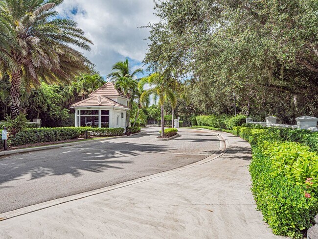 Building Photo - 801 N Swim Club Dr