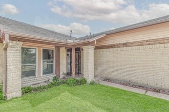 Building Photo - 12054 Plumpoint Dr