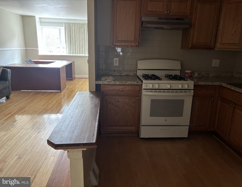 Foto del edificio - 2419 Tremont St